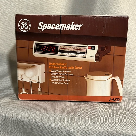 General Electric | Other | Vintage Amfm Kitchen Radio Clock In Original ...